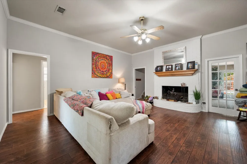 512 Shady Oaks Trail Burleson, TX 76028