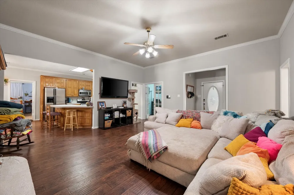 512 Shady Oaks Trail Burleson, TX 76028