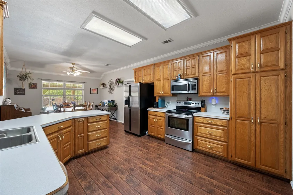 512 Shady Oaks Trail Burleson, TX 76028