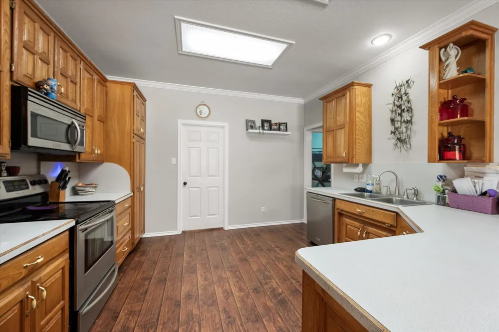 512 Shady Oaks Trail Burleson, TX 76028