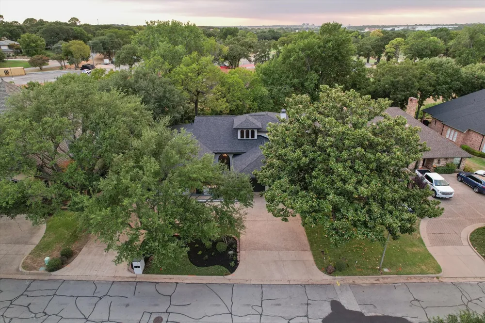 1422 Country Club Road Arlington, TX 76013