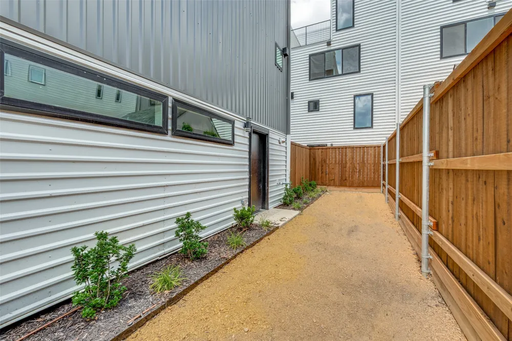 4701 San Jacinto Street #101 Dallas, TX 75204