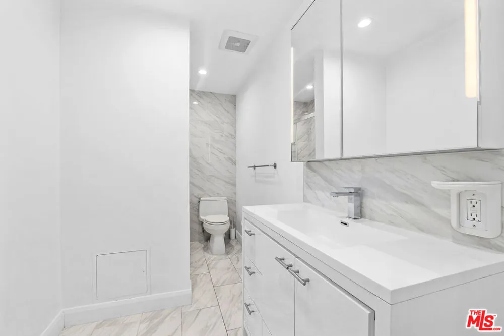 960 Larrabee Street #328 West Hollywood, CA 90069
