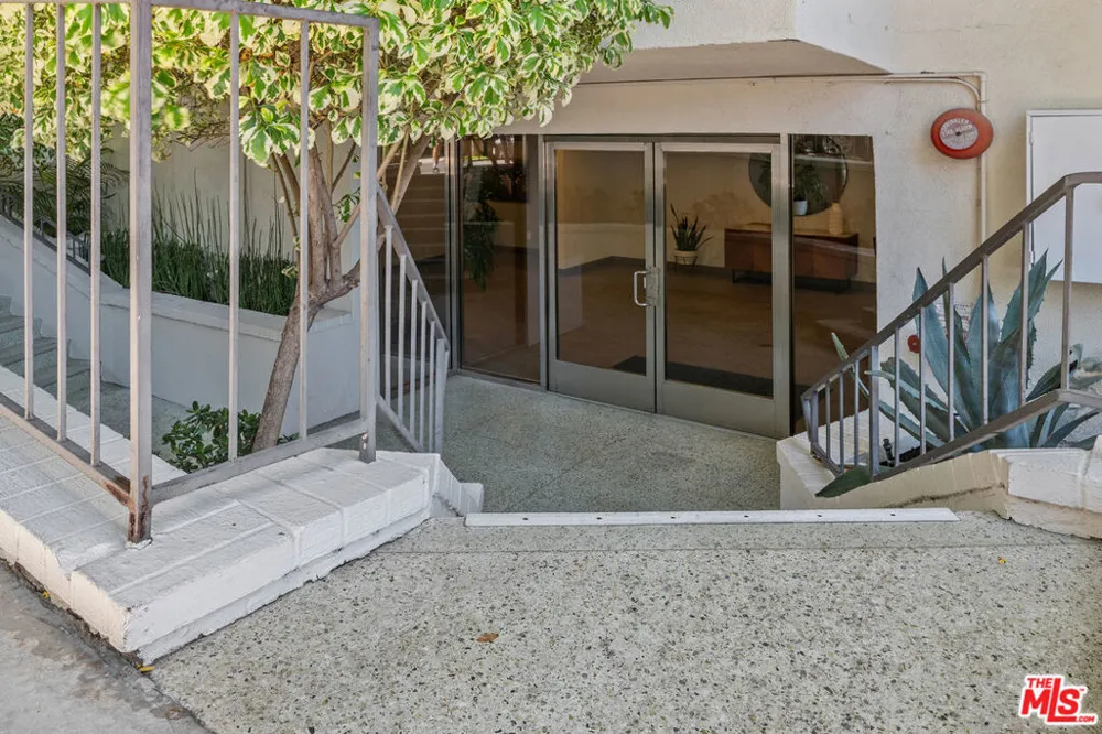 960 Larrabee Street #328 West Hollywood, CA 90069