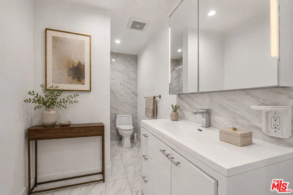 960 Larrabee Street #328 West Hollywood, CA 90069