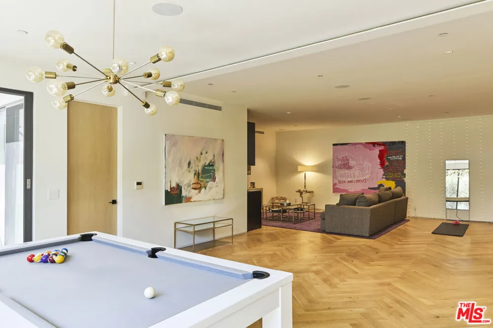8455 Franklin Avenue Los Angeles, CA 90069