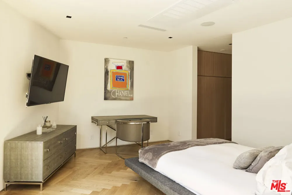 8455 Franklin Avenue Los Angeles, CA 90069