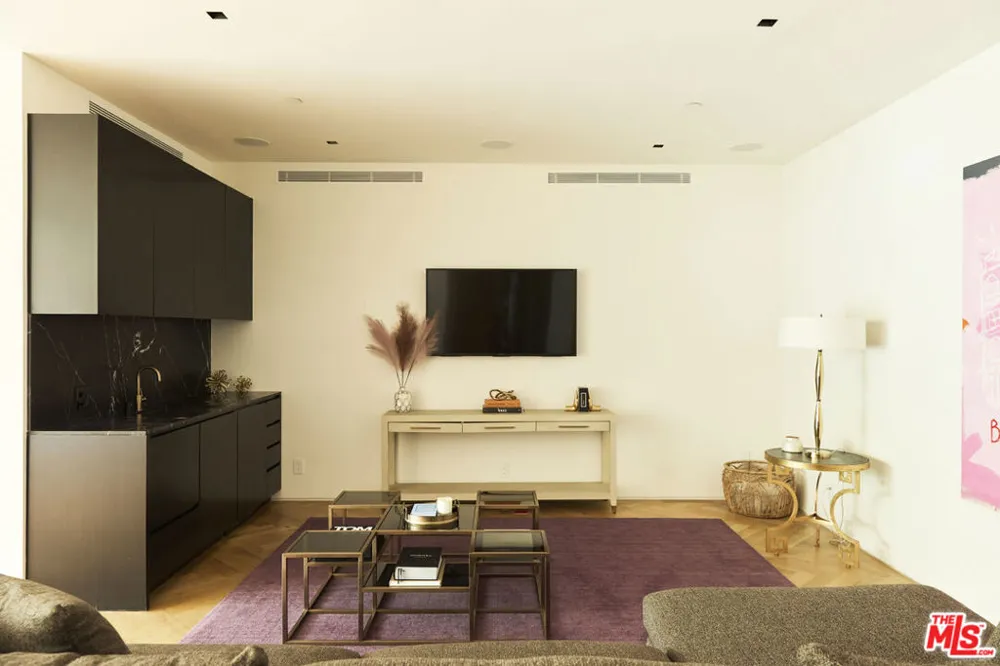 8455 Franklin Avenue Los Angeles, CA 90069