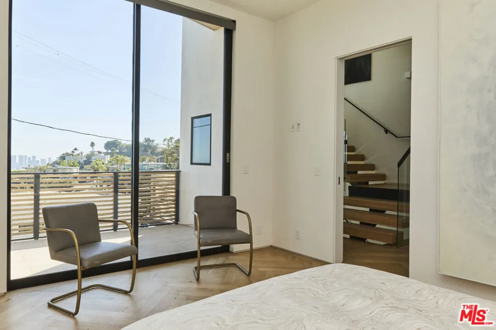 8455 Franklin Avenue Los Angeles, CA 90069