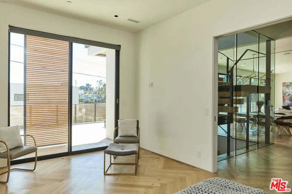 8455 Franklin Avenue Los Angeles, CA 90069