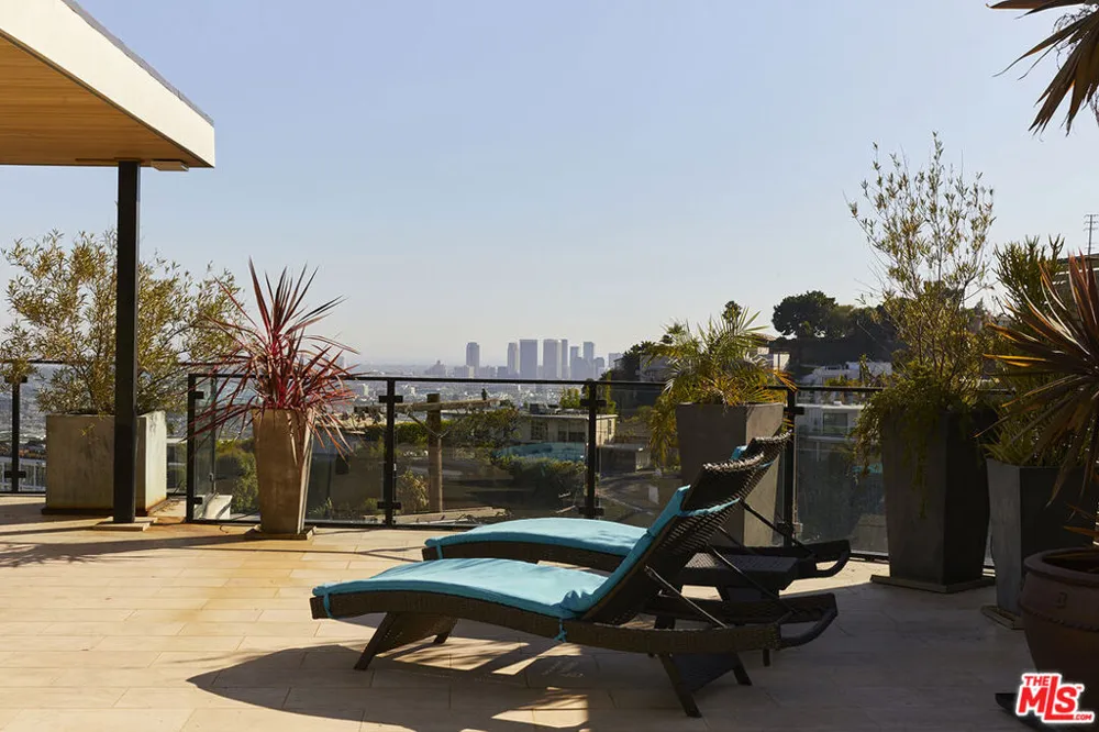 8455 Franklin Avenue Los Angeles, CA 90069