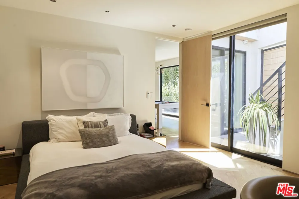 8455 Franklin Avenue Los Angeles, CA 90069