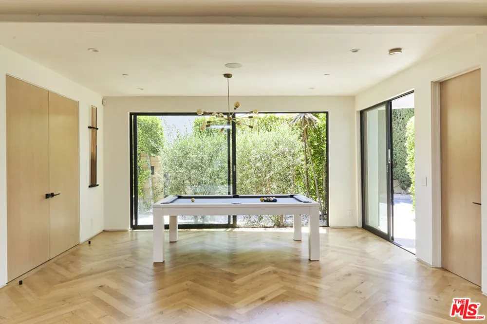 8455 Franklin Avenue Los Angeles, CA 90069