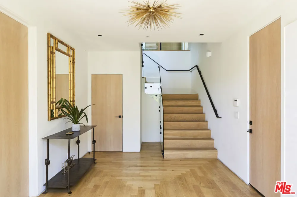 8455 Franklin Avenue Los Angeles, CA 90069