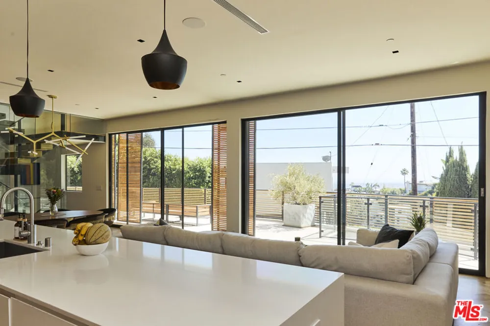 8455 Franklin Avenue Los Angeles, CA 90069