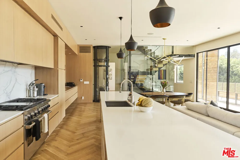 8455 Franklin Avenue Los Angeles, CA 90069
