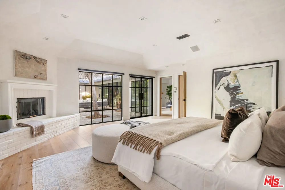 13627 W Sunset Boulevard Pacific Palisades, CA 90272