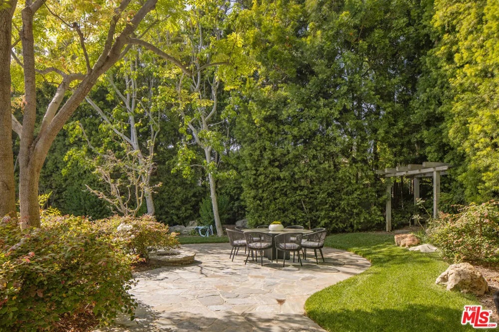 13627 W Sunset Boulevard Pacific Palisades, CA 90272