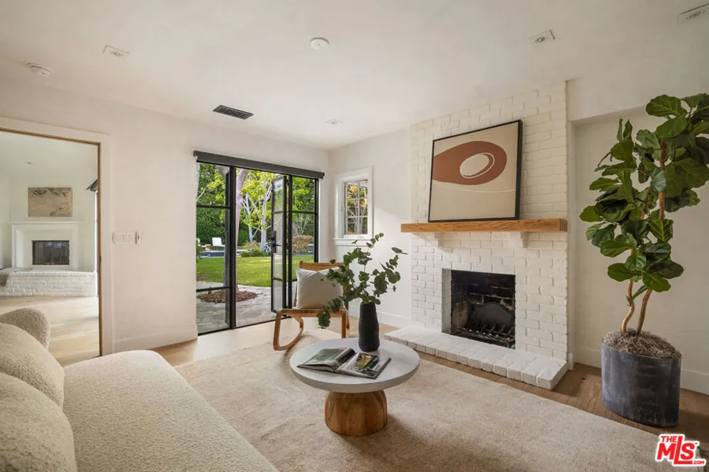 13627 W Sunset Boulevard Pacific Palisades, CA 90272