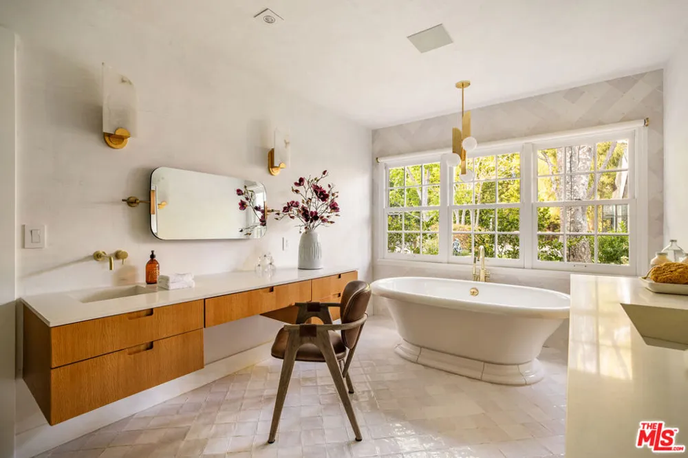 13627 W Sunset Boulevard Pacific Palisades, CA 90272
