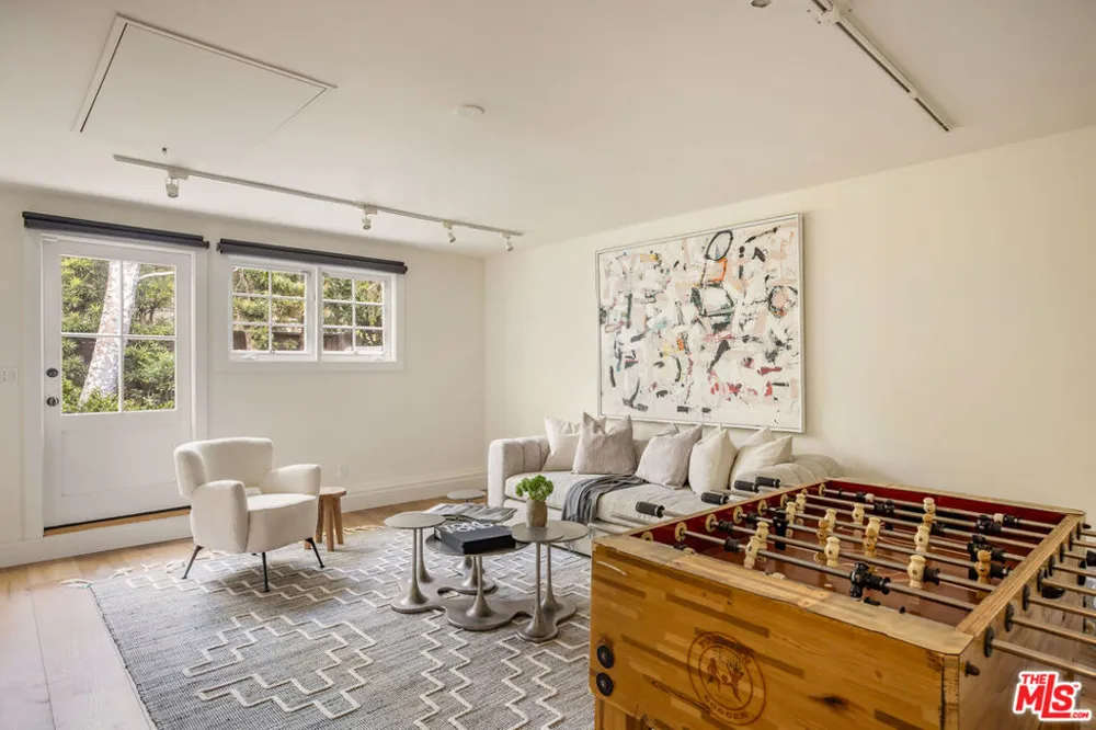 13627 W Sunset Boulevard Pacific Palisades, CA 90272