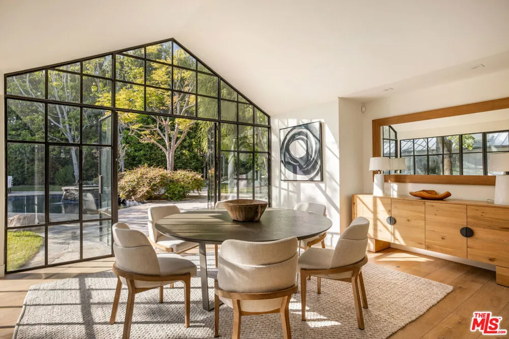 13627 W Sunset Boulevard Pacific Palisades, CA 90272