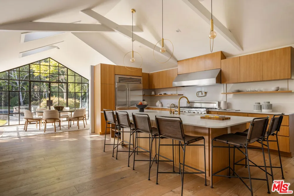 13627 W Sunset Boulevard Pacific Palisades, CA 90272