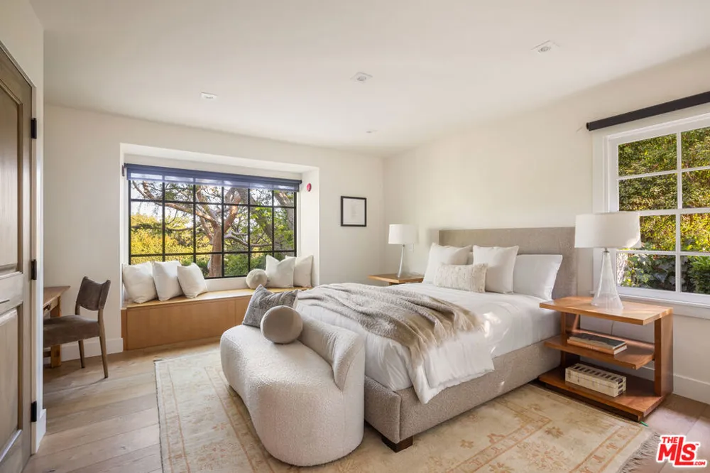 13627 W Sunset Boulevard Pacific Palisades, CA 90272