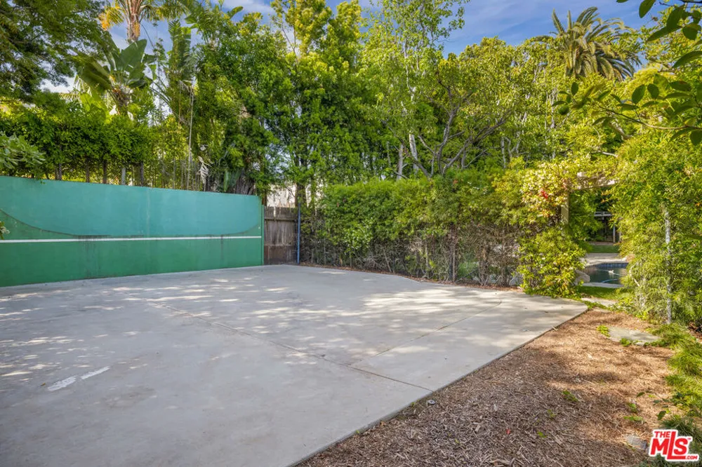 13627 W Sunset Boulevard Pacific Palisades, CA 90272