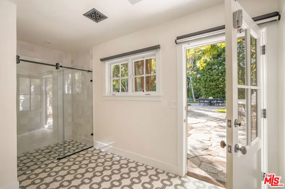13627 W Sunset Boulevard Pacific Palisades, CA 90272