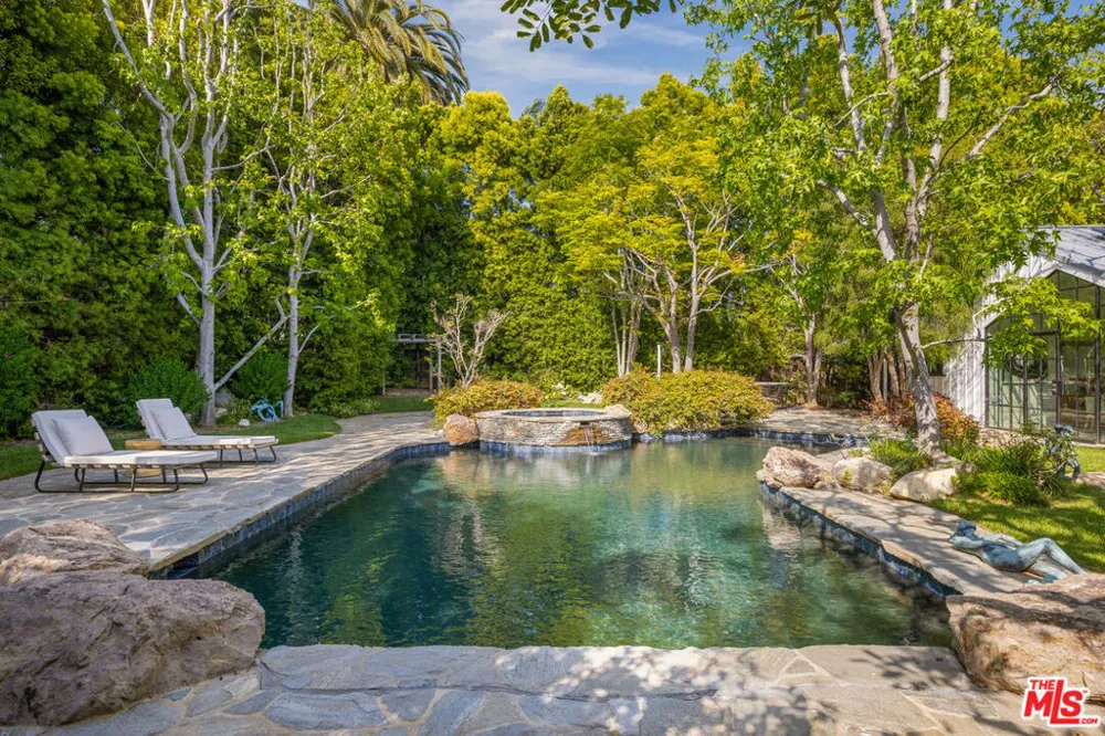 13627 W Sunset Boulevard Pacific Palisades, CA 90272