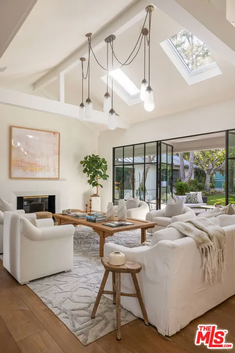 13627 W Sunset Boulevard Pacific Palisades, CA 90272