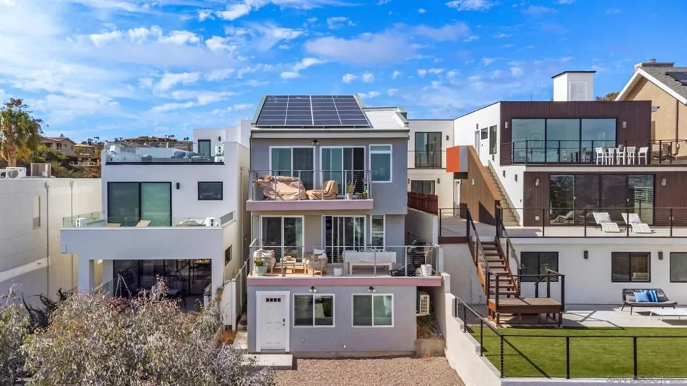 1243 Van Nuys St. San Diego, CA 92109