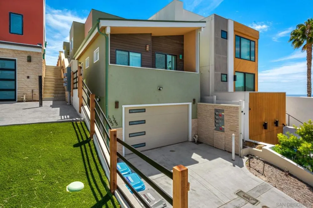 1243 Van Nuys St. San Diego, CA 92109