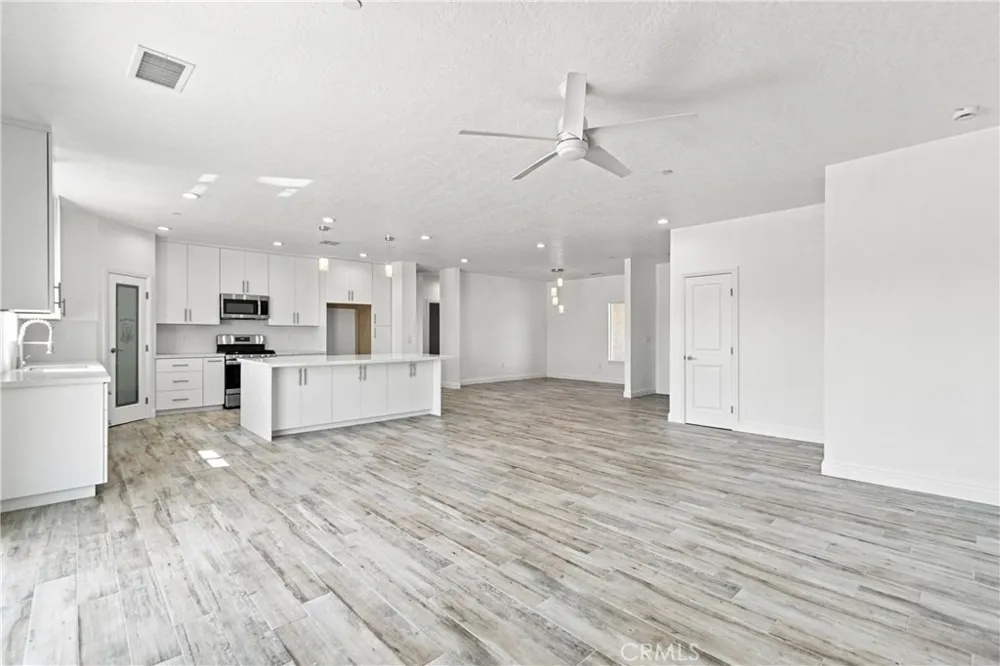 16055 Winnebago Apple Valley, CA 92307