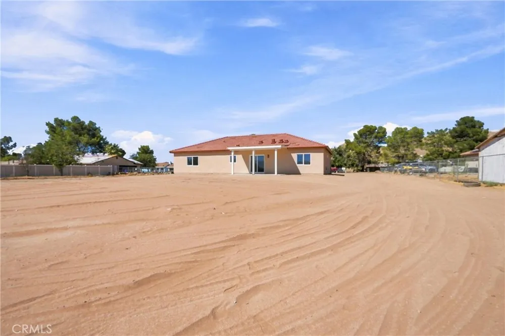 16055 Winnebago Apple Valley, CA 92307