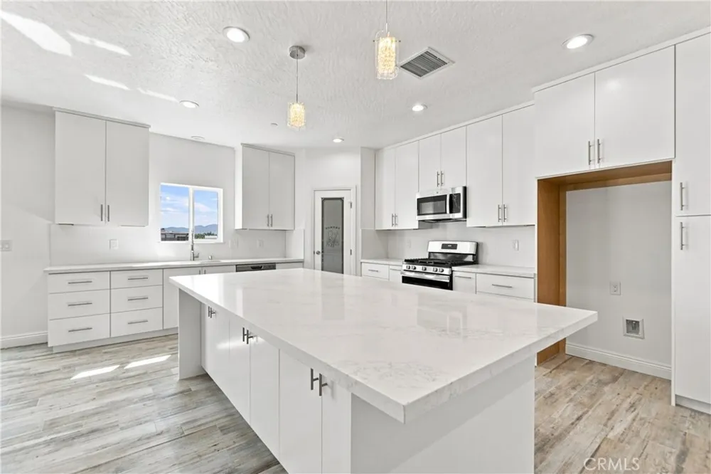 16055 Winnebago Apple Valley, CA 92307