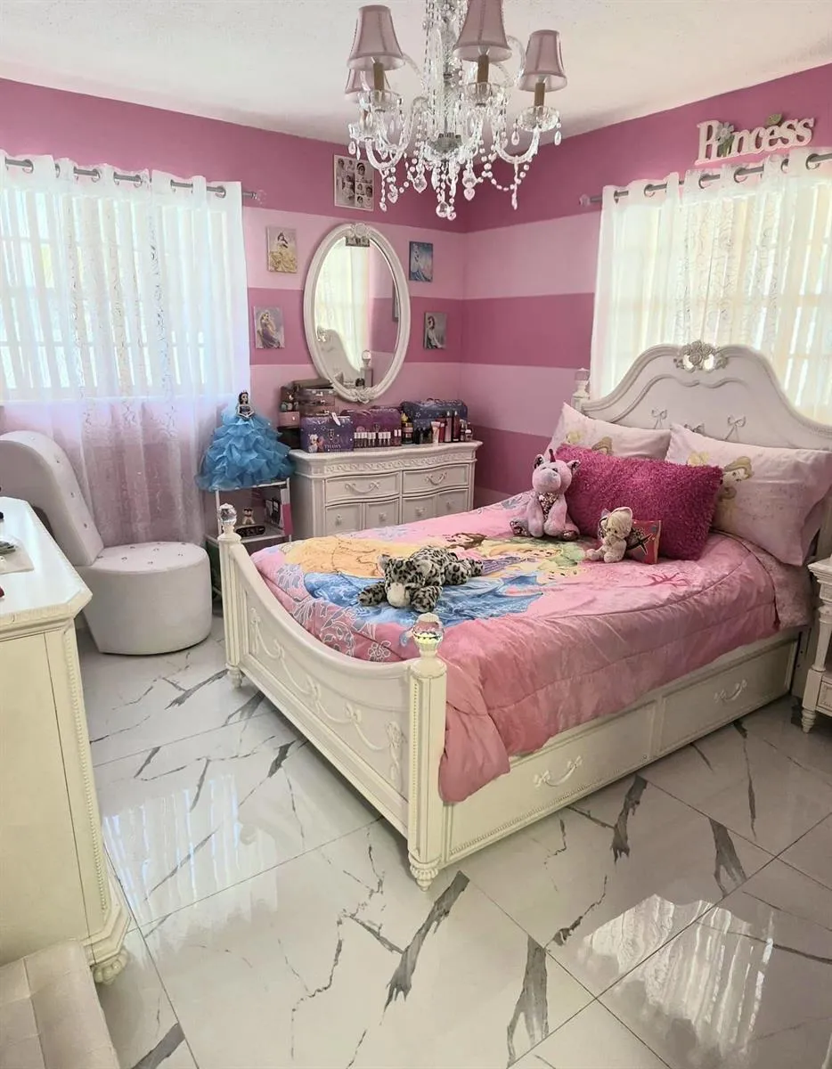 6521 HARDING STREET Hollywood, FL 33024
