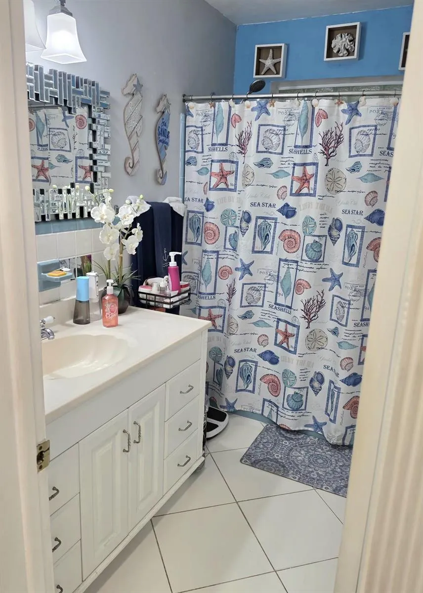 6521 HARDING STREET Hollywood, FL 33024