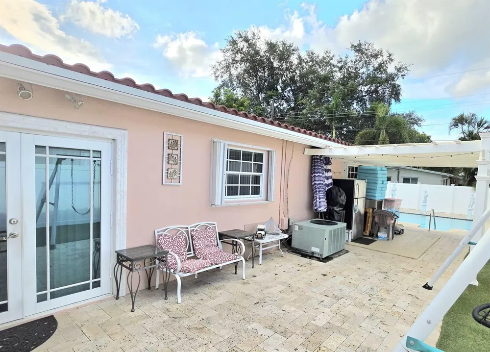 6521 HARDING STREET Hollywood, FL 33024