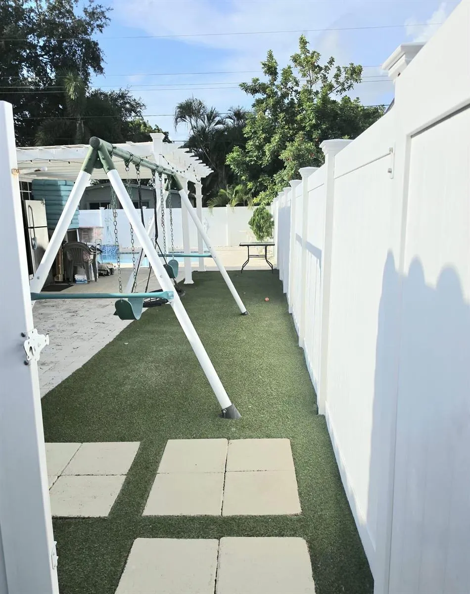 6521 HARDING STREET Hollywood, FL 33024