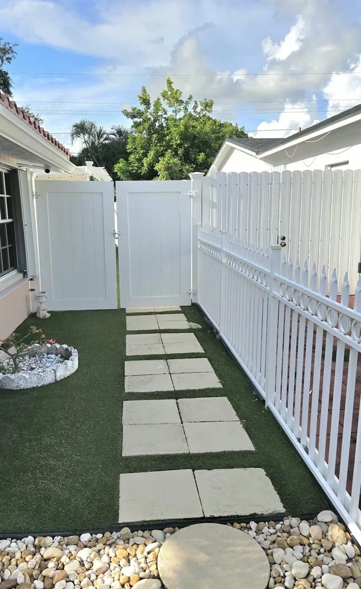 6521 HARDING STREET Hollywood, FL 33024