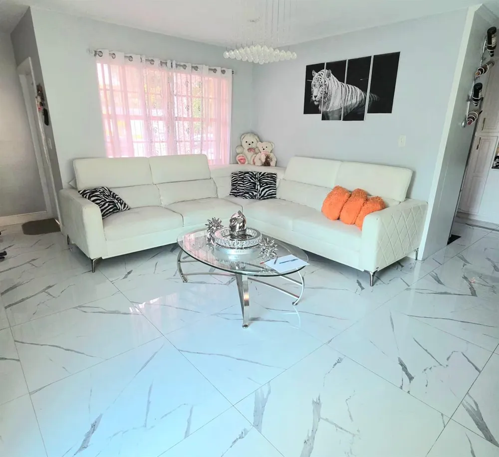 6521 HARDING STREET Hollywood, FL 33024