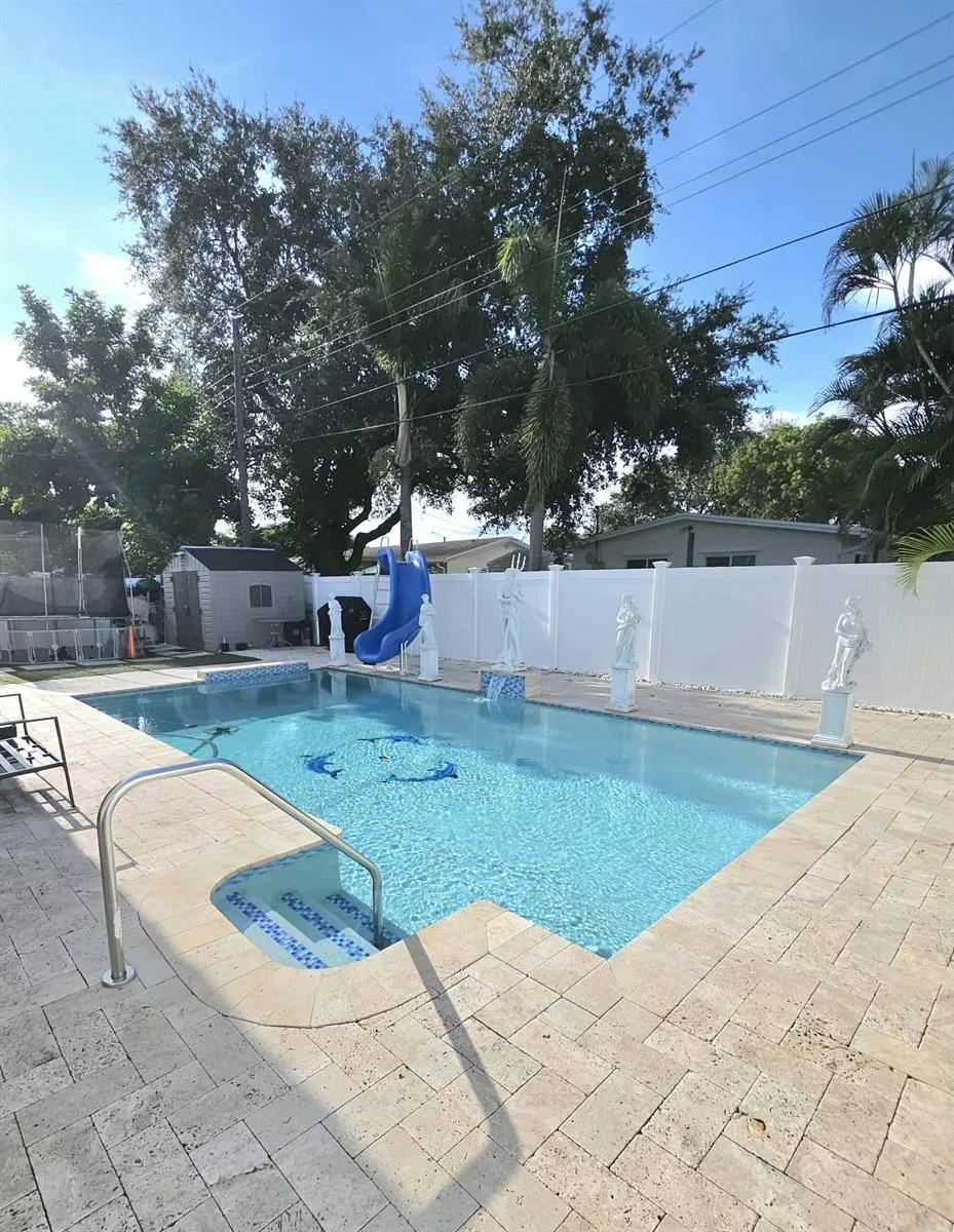 6521 HARDING STREET Hollywood, FL 33024