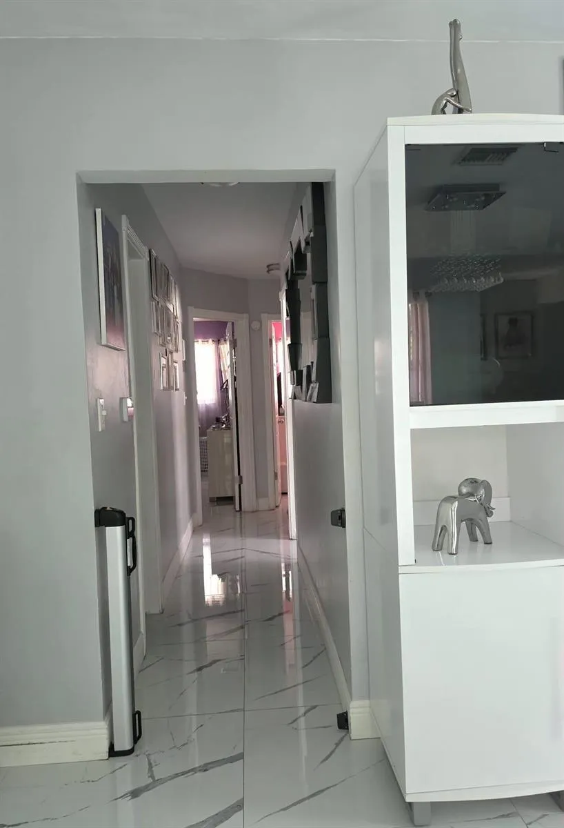 6521 HARDING STREET Hollywood, FL 33024