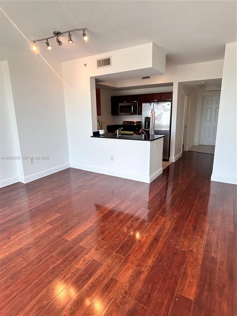 7275 SW 90th Way #605 Miami, FL 33156