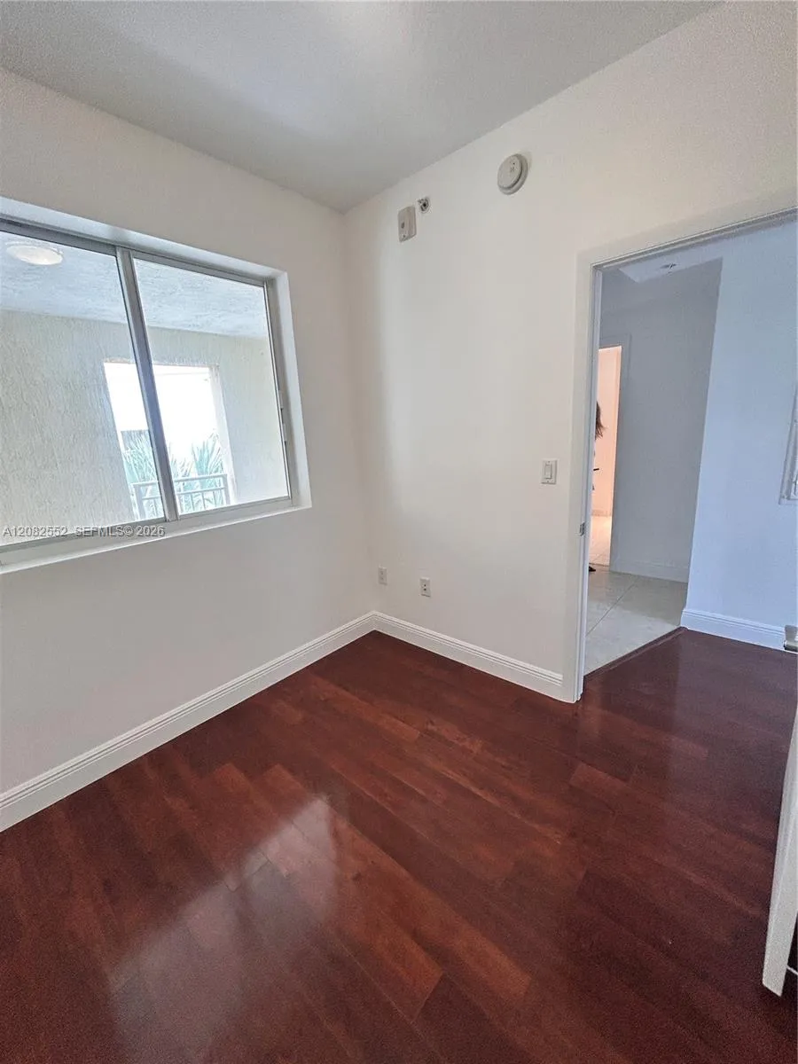 7275 SW 90th Way #605 Miami, FL 33156