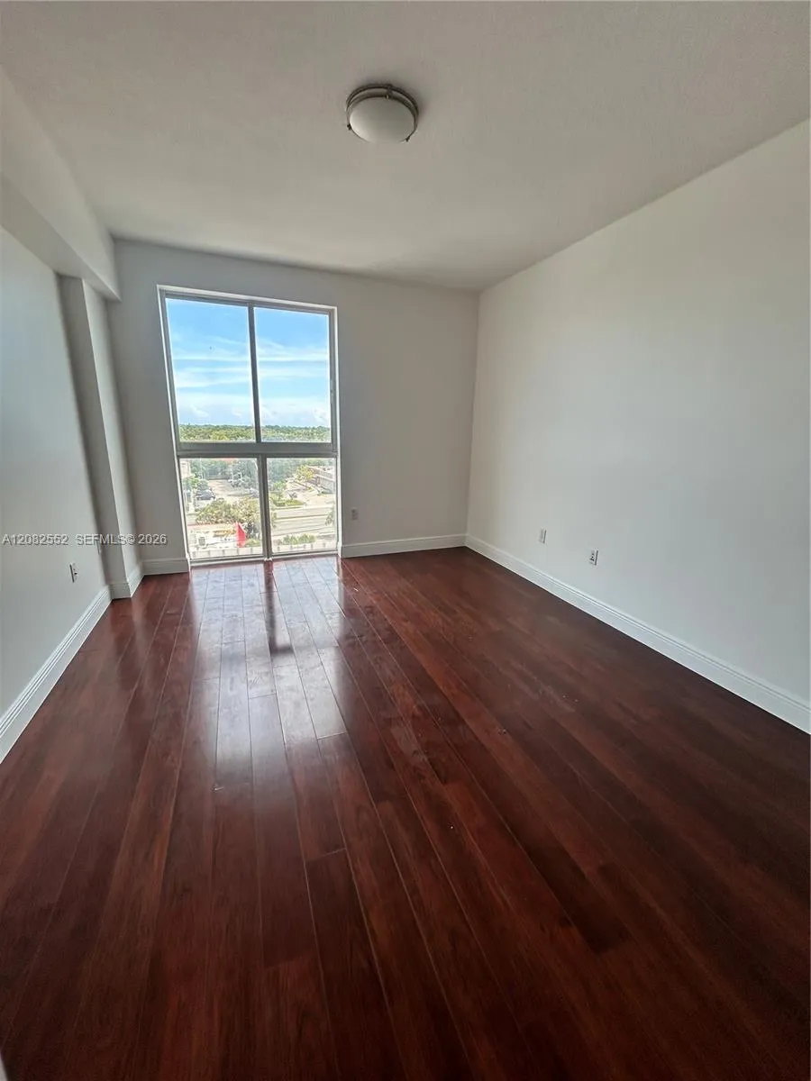 7275 SW 90th Way #605 Miami, FL 33156