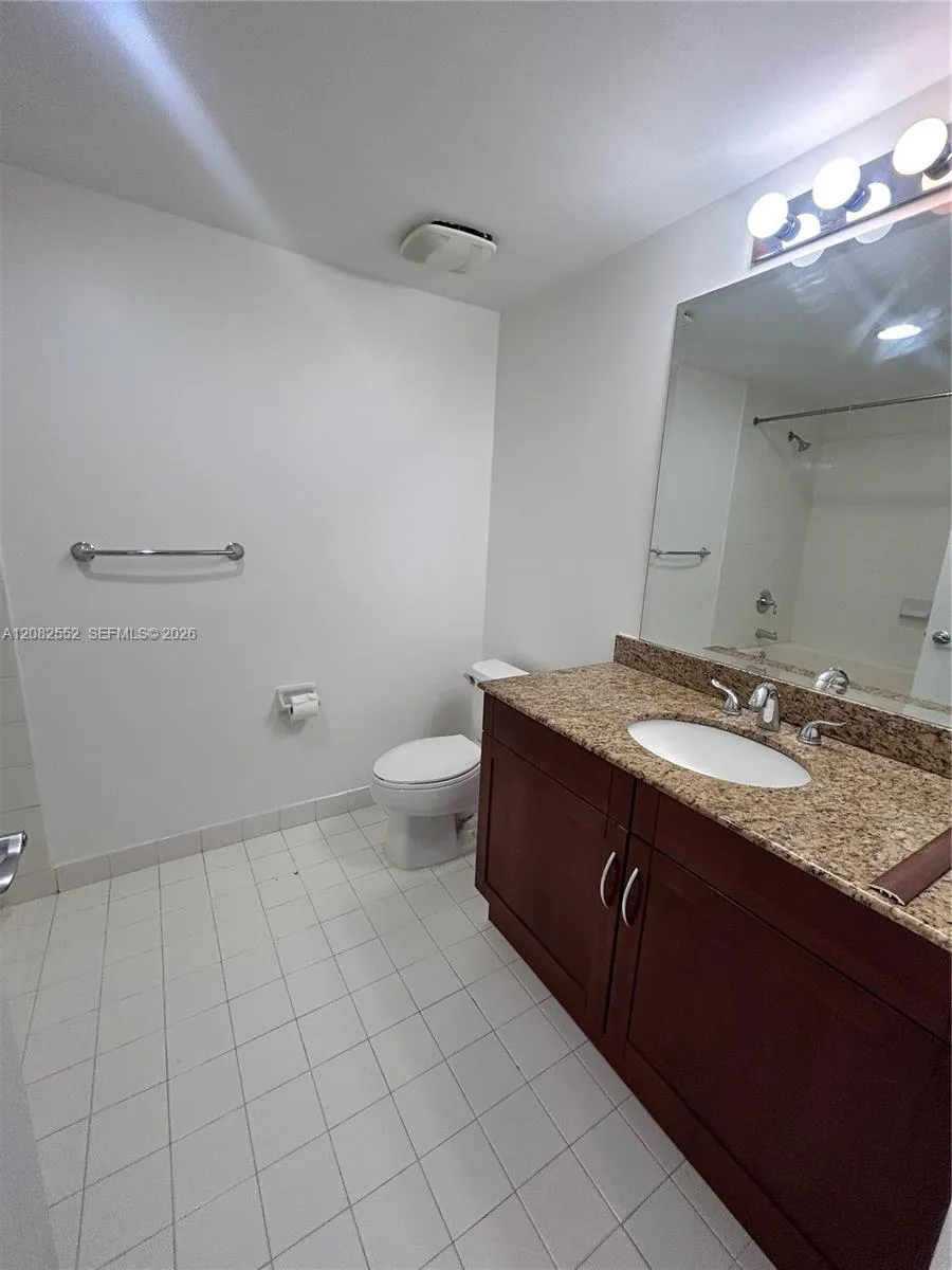 7275 SW 90th Way #605 Miami, FL 33156