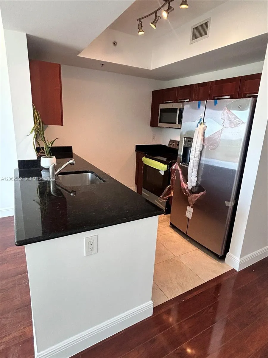 7275 SW 90th Way #605 Miami, FL 33156